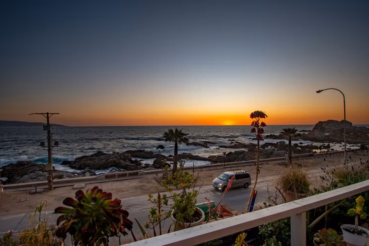 FOCOLARE PROPIEDADES ARRIENDA HERMOSO DPTO FRENTE AL MAR