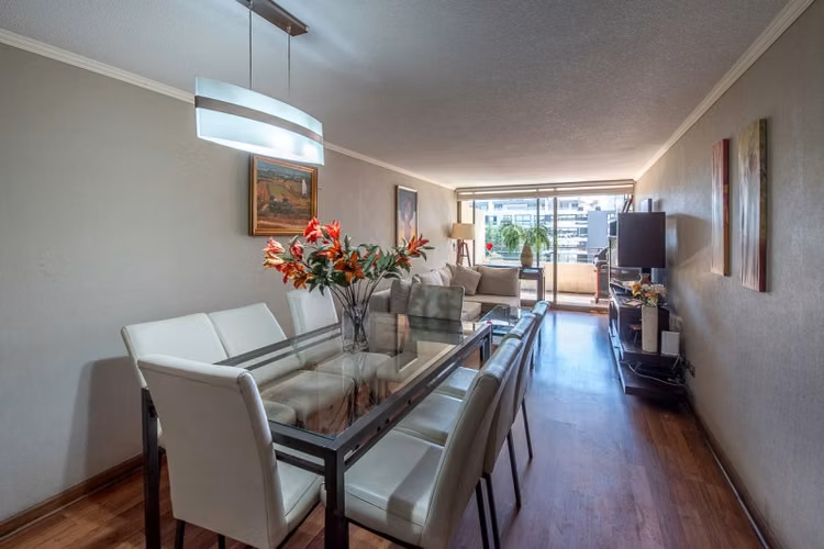 AMPLIO DEPARTAMENTO 4D + 2 ESTAC. EN LAS CONDES | SECTOR VAT