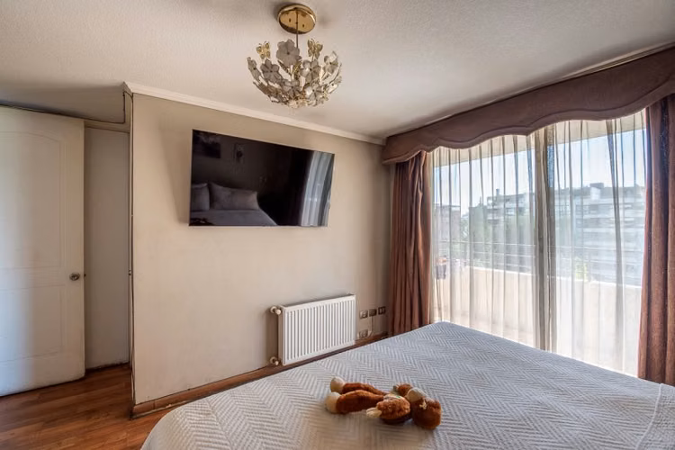 AMPLIO DEPARTAMENTO 4D + 2 ESTAC. EN LAS CONDES | SECTOR VAT