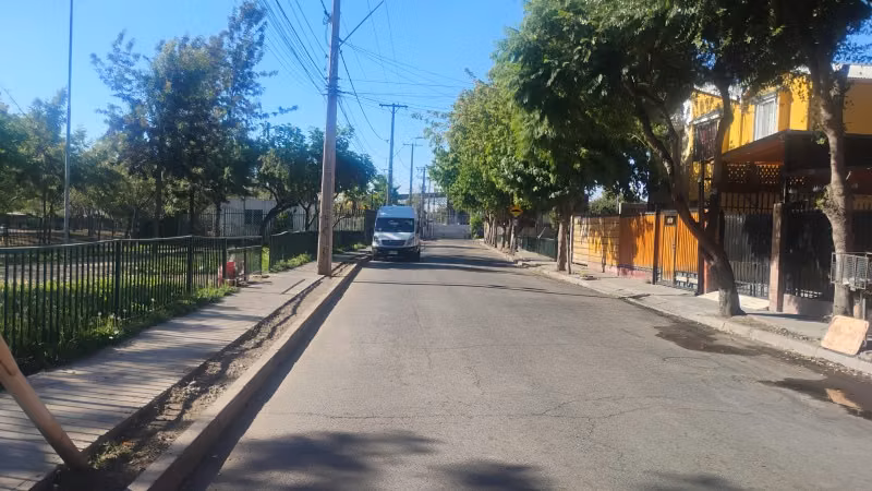 LINDA Y AMPLIA CASA DE 2 PISOS 3D/2B, UBICACIÓN ESTRATÉGICA
