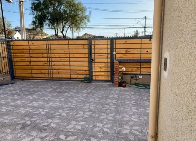SE VENDE CASA 2 PISOS CASI NUEVA 3D 4B 3E BARRIO LOS CASTAÑO