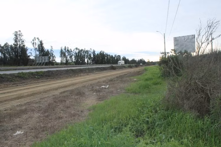 FOCOLARE PROPIEDADES VENDE TERRENO COMERCIAL - Imagen 8