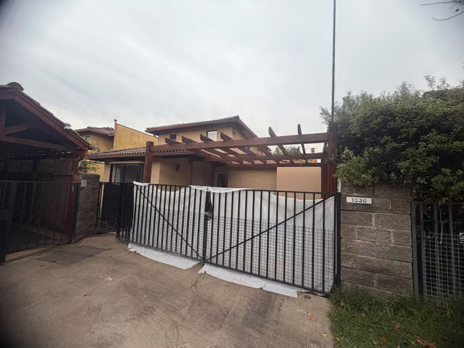 Arriendo casa Huechuraba