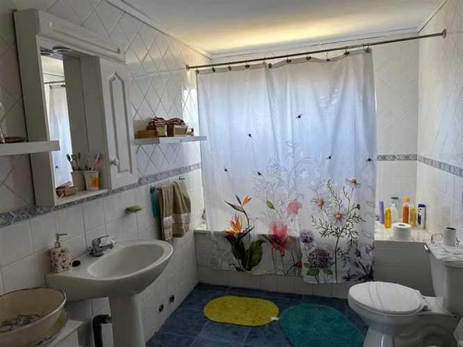 Casa en arriendo de 3 dorm. en San Juan. Minutos Sto Domingo
