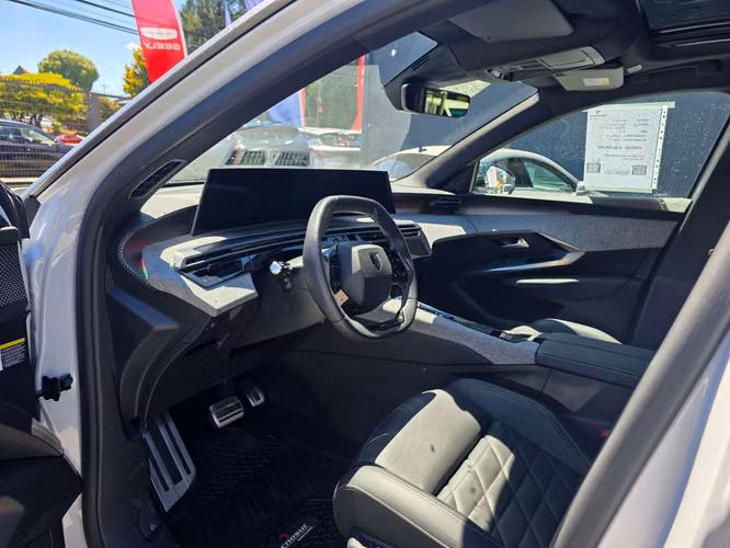 PEUGEOT 3008 GT 1.2 AUT