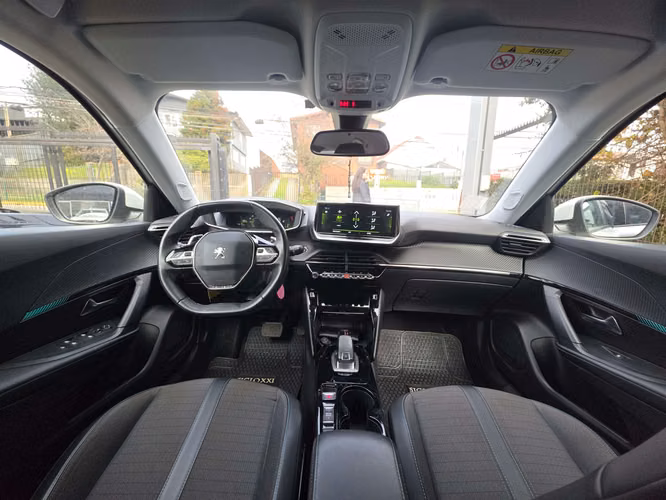 PEUGEOT 2008 ALLURE PACK PURETECH 1.2 AT