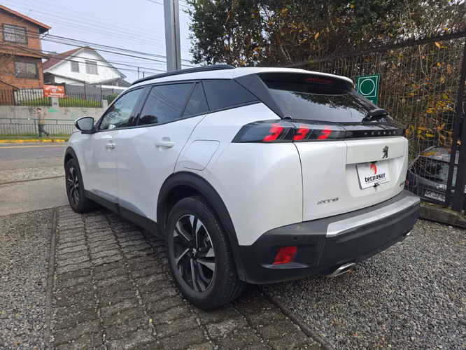 PEUGEOT 2008 ALLURE PACK PURETECH 1.2 AT