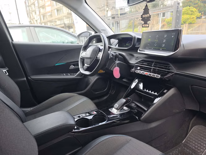 PEUGEOT 2008 ALLURE PACK PURETECH 1.2 AT