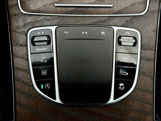 MERCEDES BENZ GLC 200 FL - 2022 | 2528