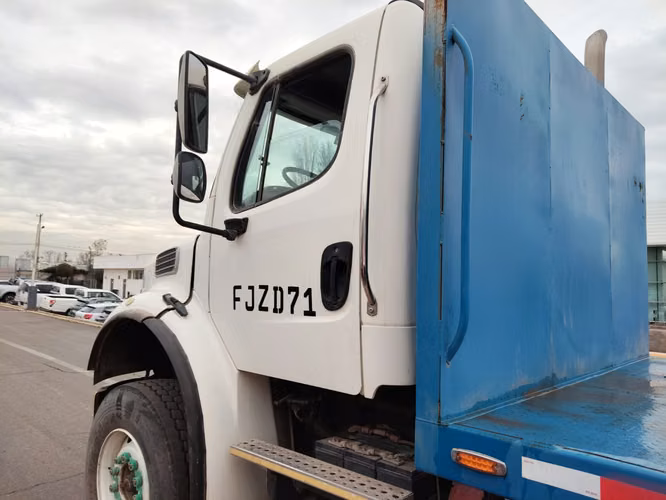 FREIGHTLINER M2 112