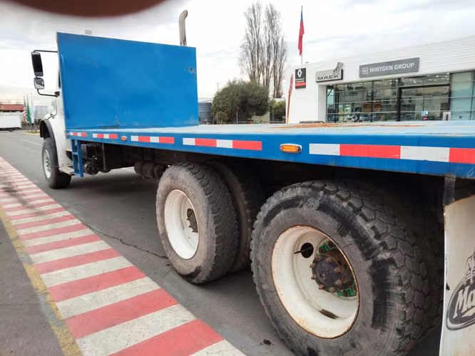 FREIGHTLINER M2 112