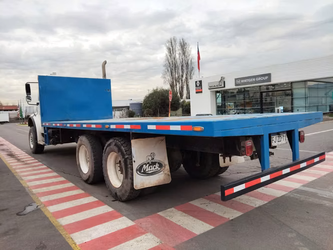 FREIGHTLINER M2 112