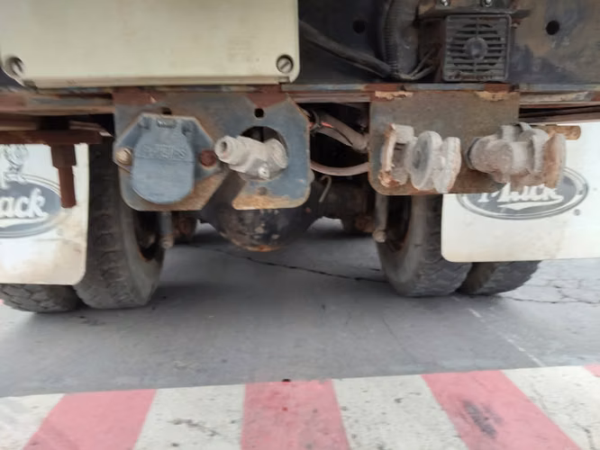 FREIGHTLINER M2 112
