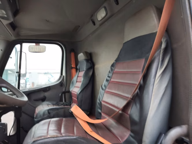 FREIGHTLINER M2 112