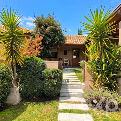 Casa en venta de 4 dorm. en Colina
