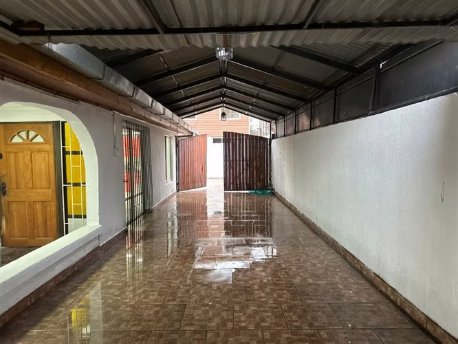 Casa en venta de 7 dorm. en La Florida