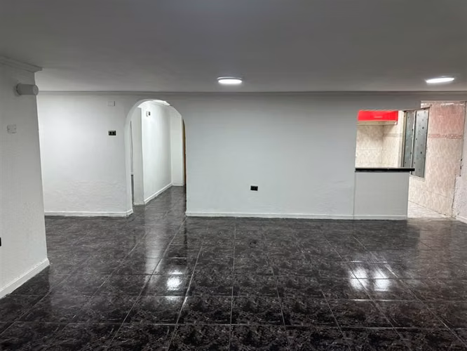 Casa en venta de 7 dorm. en La Florida