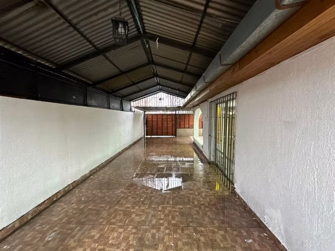 Casa en venta de 7 dorm. en La Florida