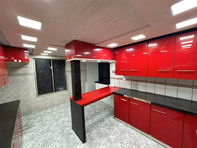 Casa en venta de 7 dorm. en La Florida