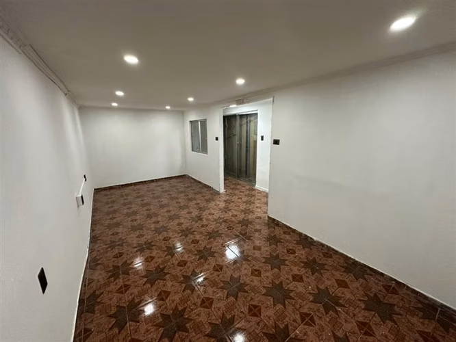 Casa en venta de 7 dorm. en La Florida