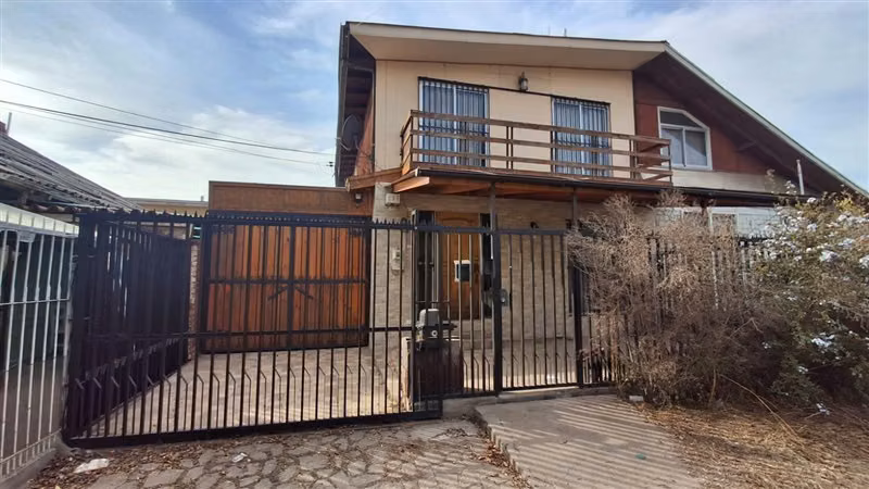 Casa en venta de 5 dorm. en Lo Prado