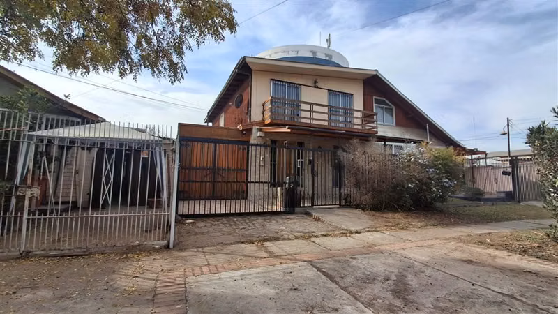 Casa en venta de 5 dorm. en Lo Prado