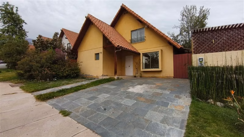 Casa en venta de 5 dorm. en Peñalolén
