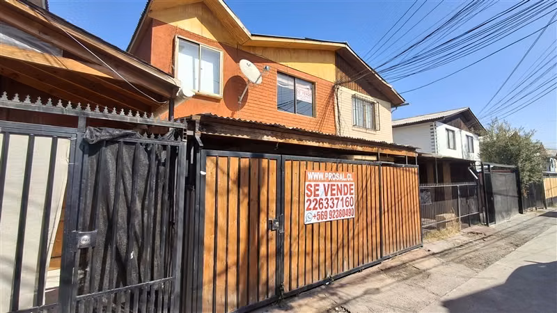 Casa en venta de 4 dorm. en Maipú
