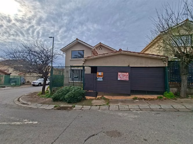 Casa en venta de 4 dorm. en La Florida