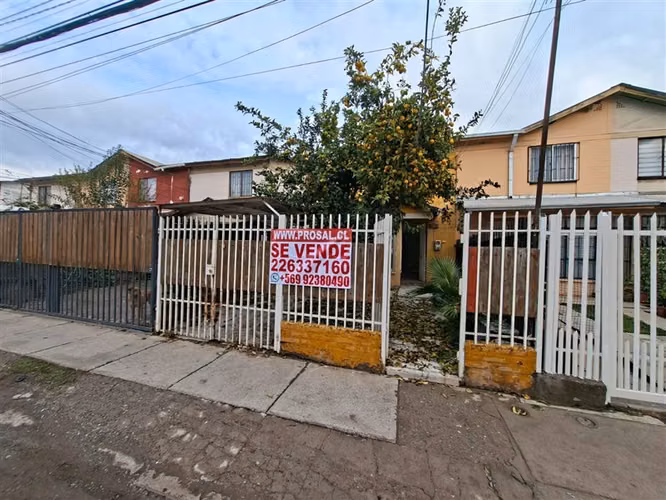 Casa en venta de 2 dorm. en Maipú