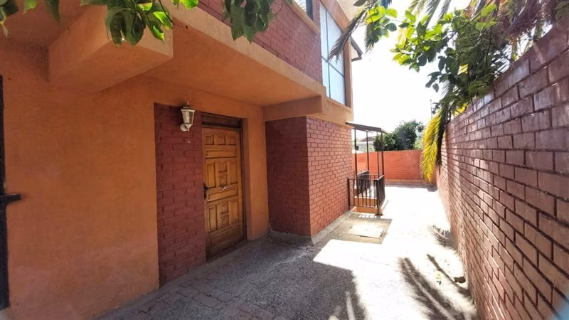Casa en venta de 5 dorm. en Lo Barnechea - Imagen 1