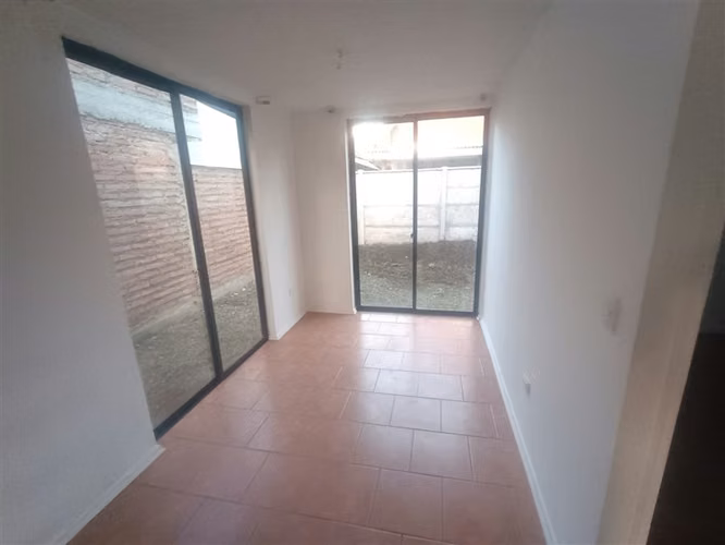 Casa en venta de 2 dorm. en Linares