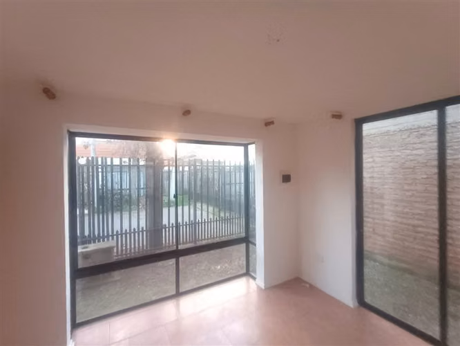 Casa en venta de 2 dorm. en Linares