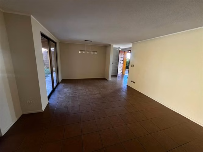 Casa en venta de 4 dorm. en Pudahuel