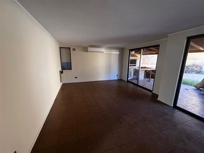 Casa en venta de 4 dorm. en Pudahuel