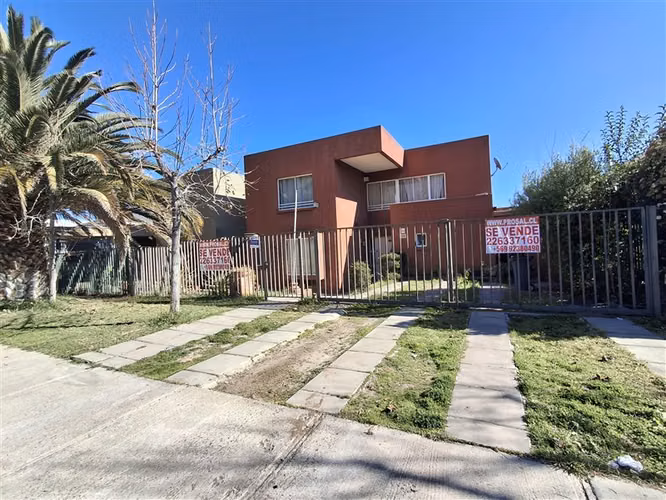 Casa en venta de 5 dorm. en La Florida
