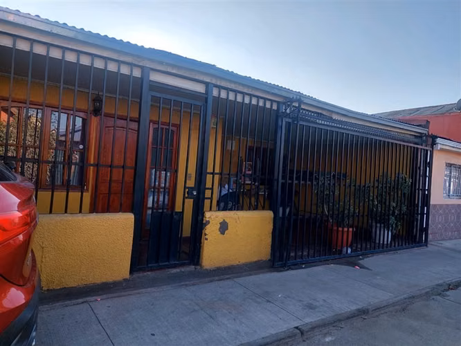 Casa en venta de 3 dorm. en Pudahuel