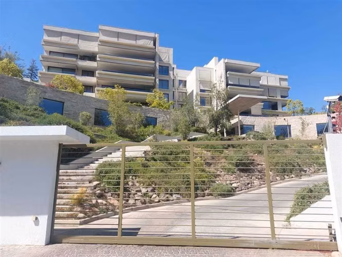 Departamento en venta de 5 dorm. en Las Condes