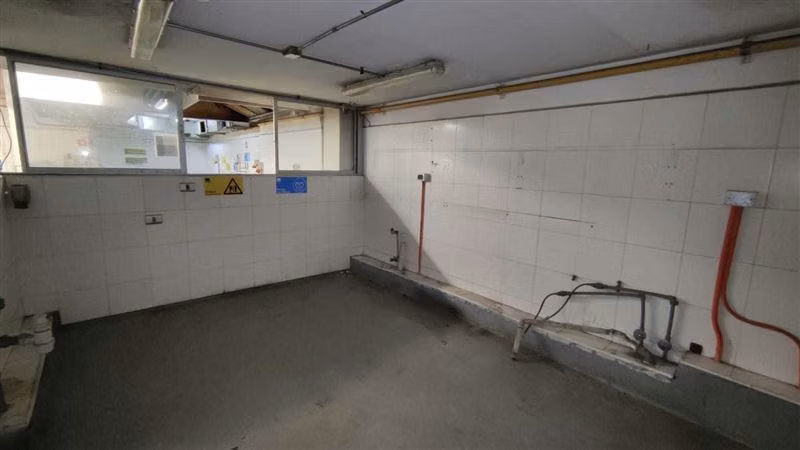 Amplia Propiedad Comercial con Subterráneos en Santiago