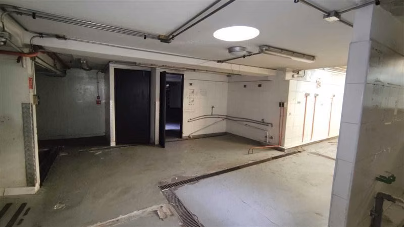 Amplia Propiedad Comercial con Subterráneos en Santiago