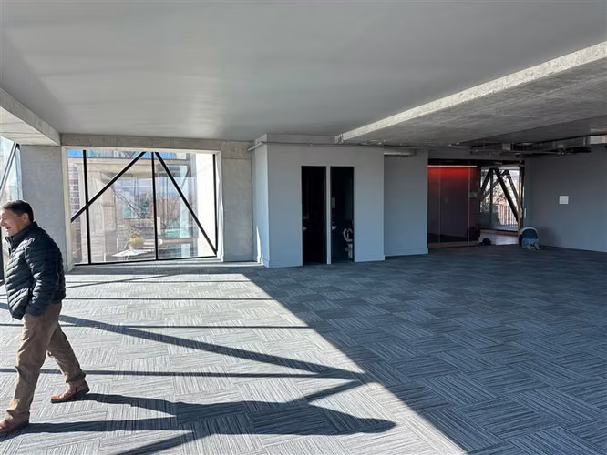 Oficina en Venta y arriendo en Recoleta