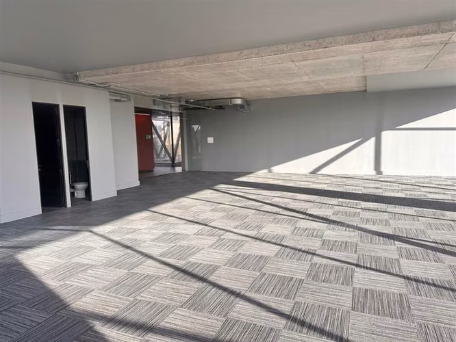 Oficina en Venta y arriendo en Recoleta