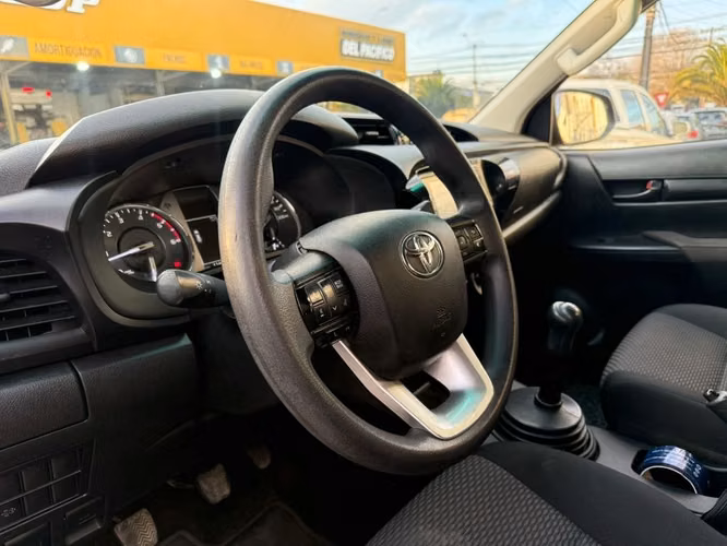 TOYOTA HILUX 2024