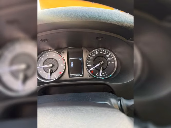 TOYOTA HILUX 2024