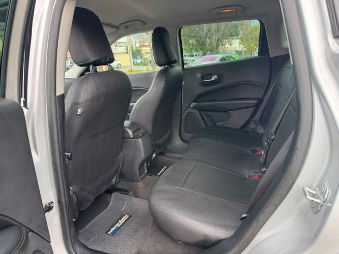 JEEP COMPASS SPORT 2.4 MEC 6 VEL FULL CARPLAY CAMARA SOLO 89.000 KM VER EN LAS CONDES 2019