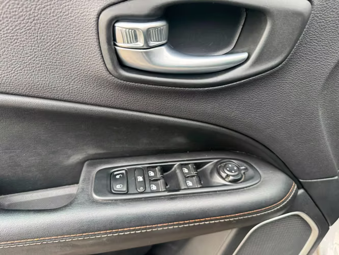 JEEP COMPASS SPORT 2.4 MEC 6 VEL FULL CARPLAY CAMARA SOLO 89.000 KM VER EN LAS CONDES 2019