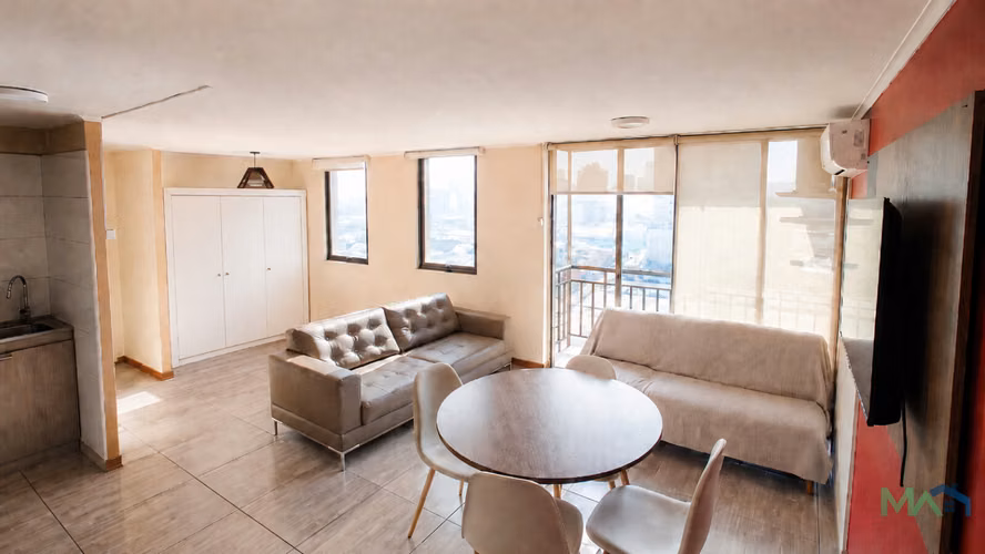 Arriendo Departamento en Santiago Centro | Amplios Espacios y Vista Despejada