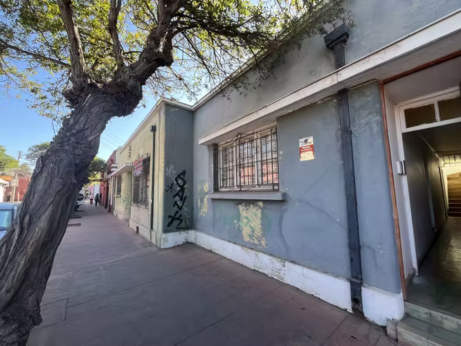 VENDO CÉNTRICA CASA EN QUILLOTA