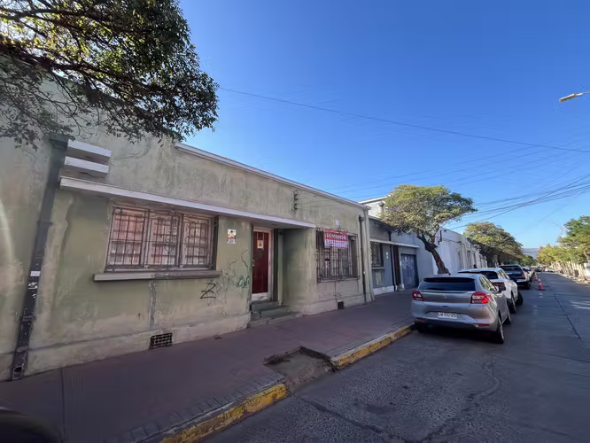 VENDO CÉNTRICA CASA EN QUILLOTA
