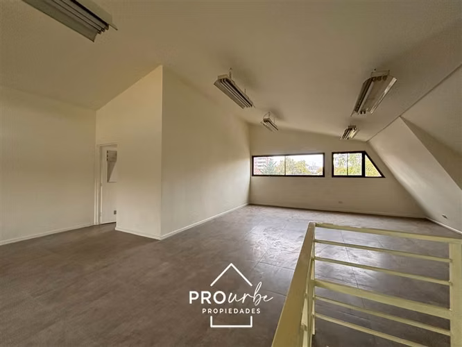 Oficina en arriendo 685 m útiles en Ñuñoa